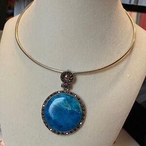 Elegant Blue Pendant Necklace